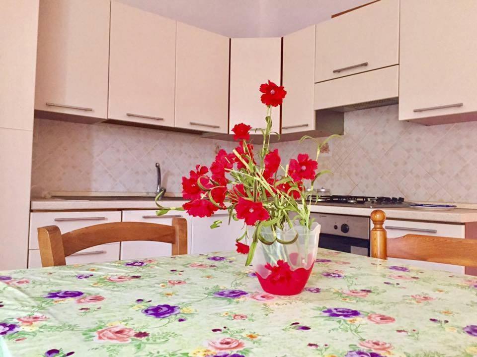 Les Petites Maisons Maison Rouge Apartment